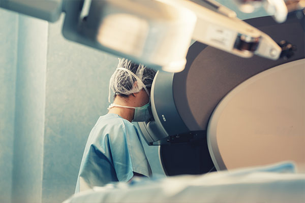 Enfeksiyon Riskinin Az Olduğu 3 Boyutlu Ameliyat Sistemi: Robotik Cerrahi